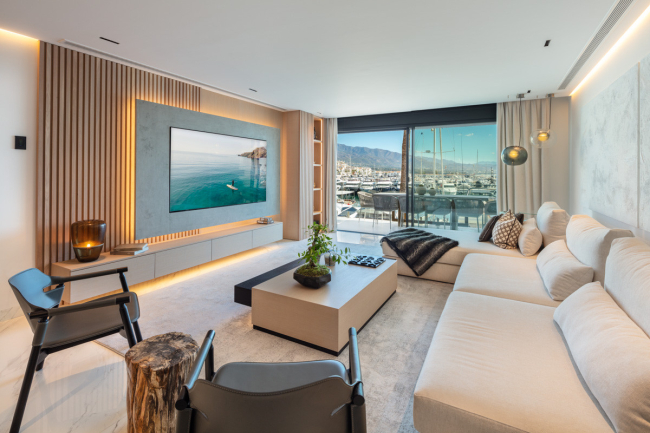LUXURIOUS 3-BEDROOM APARTMENT FRONTLINE PUERTO BANUS HARBOUR MARBELLA