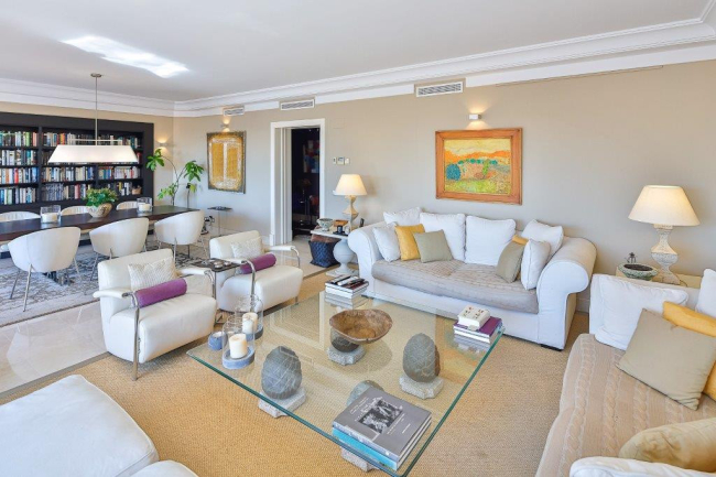 Luxury Penthouse with Stunning Marina and Sea Views in Sotogrande