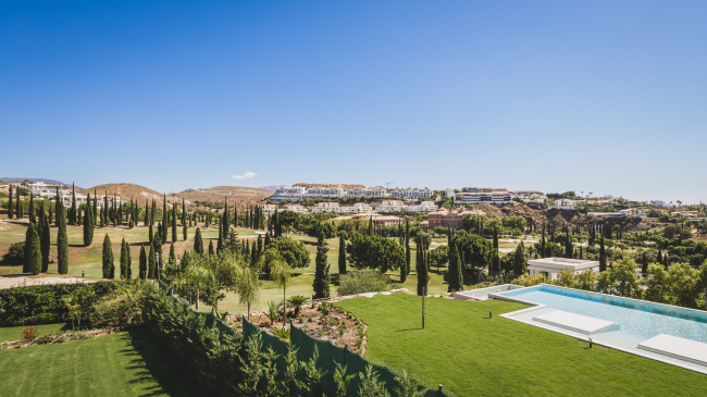 Villa for sale in Los Flamingos Golf, Benahavis