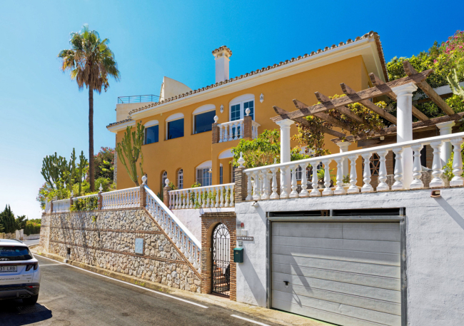 Fantastik villa med 5 sovrum och separat lägenhet i Torremuelle