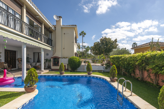 Hus til salgs i Valdeolletas, Marbella Town