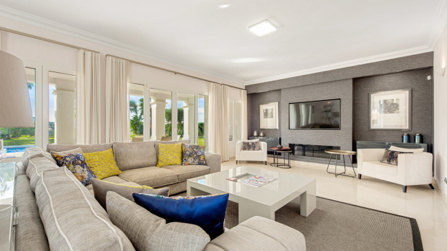 Vacker 4-sovrums villa till salu med havsutsikt i Marbella Club Golf Resort, Benahavis