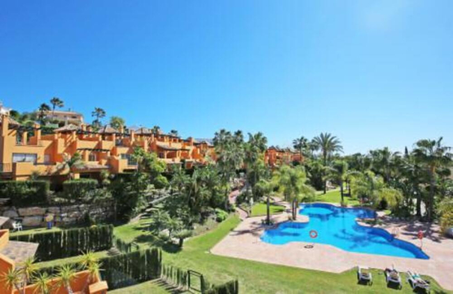 Semi Detached House for sale in Paraíso Bellevue, Benahavis