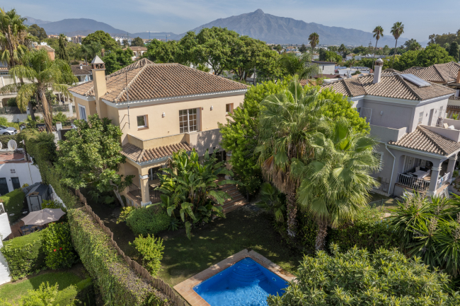 Villa for sale in Guadalmina Baja, San Pedro de Alcantara