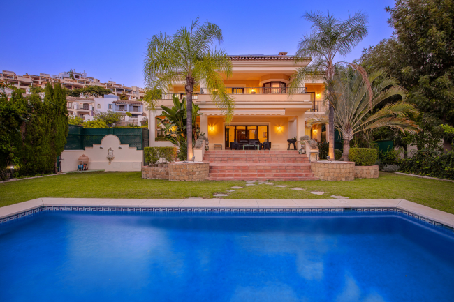 Villa till salu i Los Arqueros, Benahavis