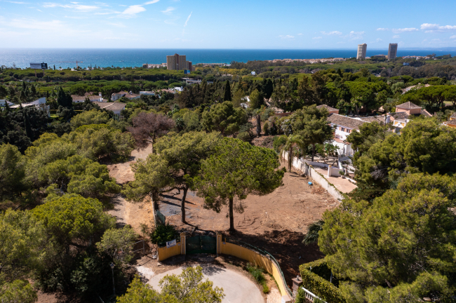 Tomt til salgs i Hacienda las Chapas, Marbella Øst