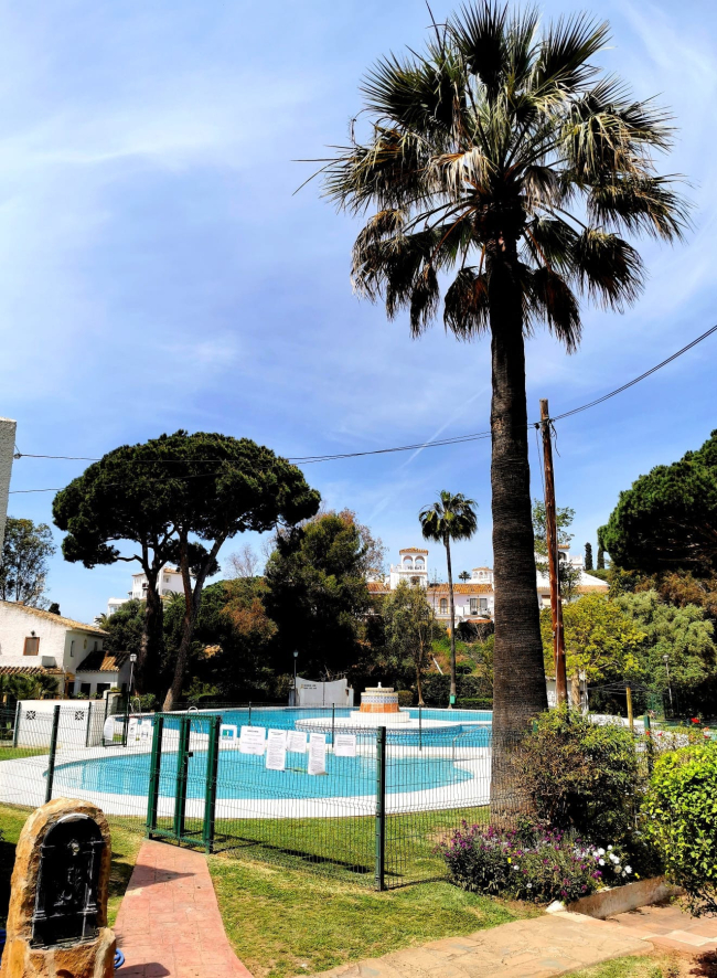 Hus i byn till salu i Elviria, Marbella Öst