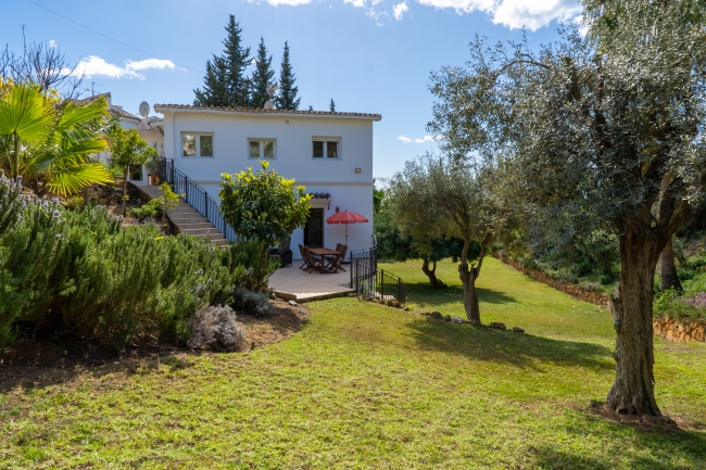 Villa for sale in El Rosario, Marbella East