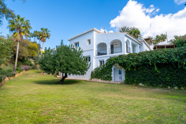 Villa for sale in El Rosario, Marbella East