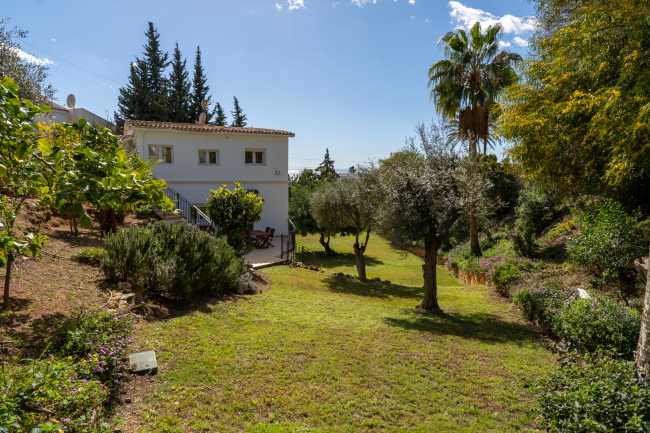 Villa for sale in El Rosario, Marbella East