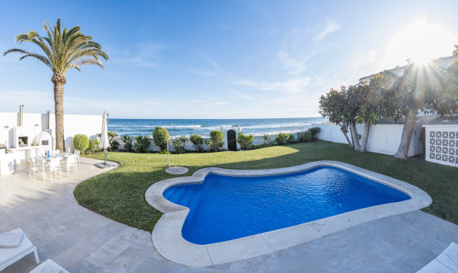 Stunning First Line Beach Villa in Vistamar Costabella Marbella.