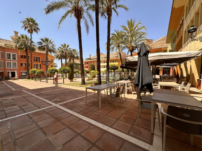 Commercial premises in Puerto Sotogrande for sale