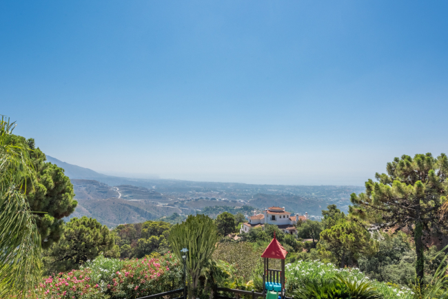 Wonderful villa in La Zagaleta, with sea views and an indoor swimming pool and SPA!