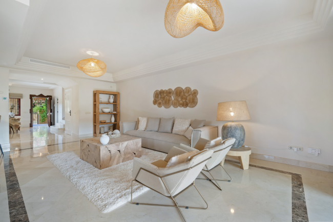 Delvis frittstående villa til salgs i Marbella - Puerto Banus