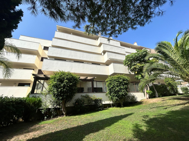 Leilighet til salgs i Estepona Puerto, Estepona by