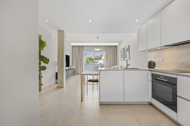 Recently refurbished turnkey 3-bedroom apartment