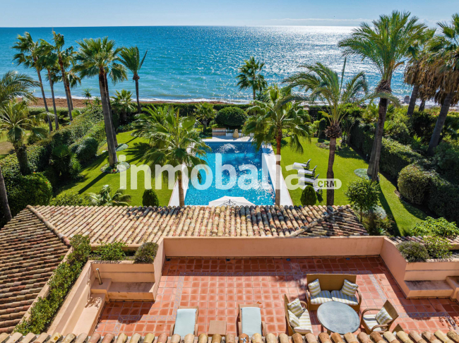 BEACHFRONT VILLA
