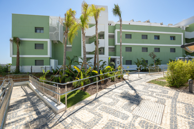 Elegant Ground-Floor Corner Apartment with Expansive Garden and Scenic Views