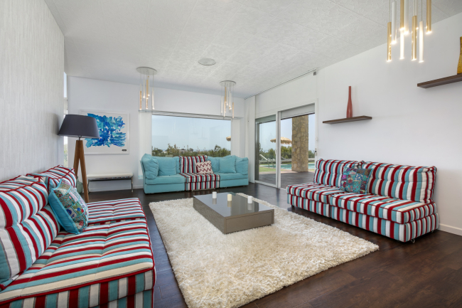 Stunning four bedroom, south facing frontline golf villa for sale in Nueva Atalaya, Benahavis, with stunning panoramic views to the sea