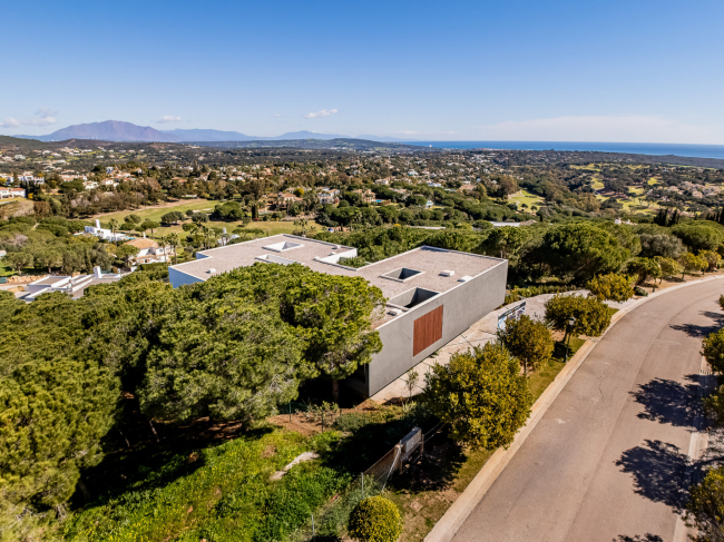 Stunning Modern Villa with Panoramic Views to the Sea and Golf in Sotogrande.