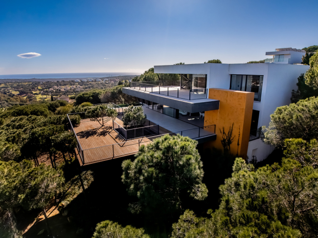 Stunning Modern Villa with Panoramic Views to the Sea and Golf in Sotogrande.