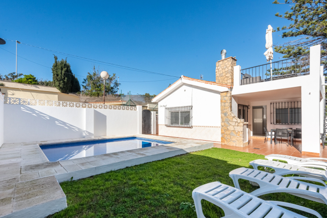 Charming 3-Bedroom Villa in Los Boliches, Fuengirola