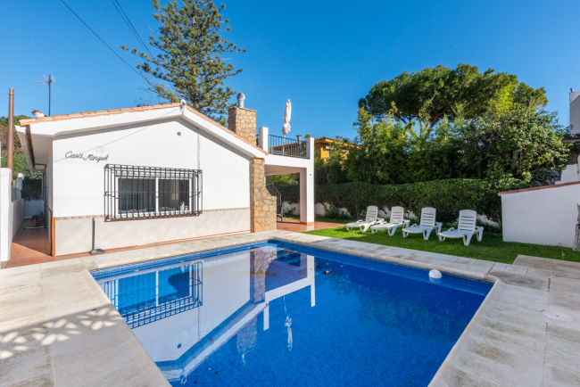 Charming 3-Bedroom Villa in Los Boliches, Fuengirola