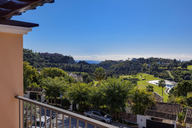 Spacious Townhouse in Los Almendros, Los Arqueros Golf