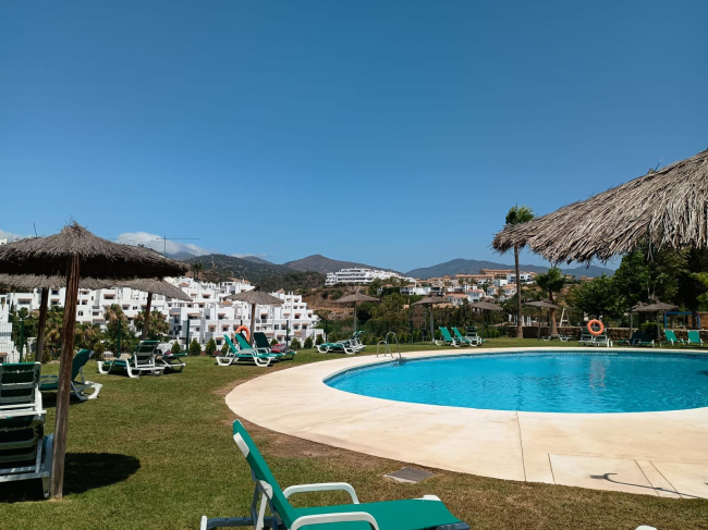 Dupleks til salgs i La Resina Golf, Estepona Øst