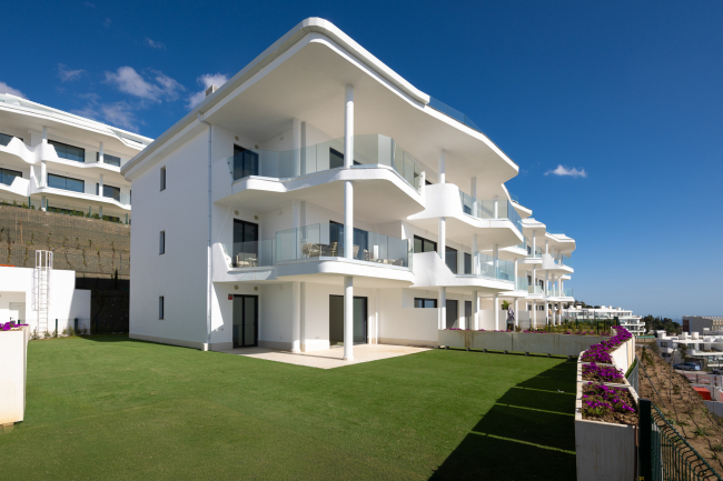 Stunning 3 bedroom garden apartment located in a sought after gated community in Higueron Fuengirola