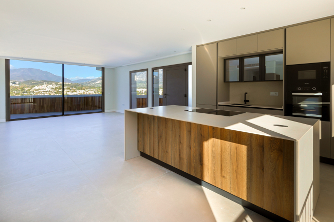 Incredible, beautifully renovated two bedroom penthouse in the gated community of Jardines de Andalucía, Nueva Andalucia