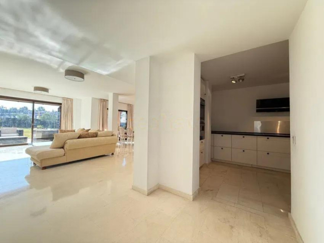 Ground Floor Apartment for sale in La Cartuja del Golf, Estepona East