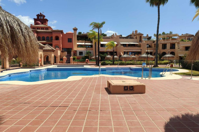 Leilighet på grunnplan til salgs i La Cartuja del Golf, Estepona Øst