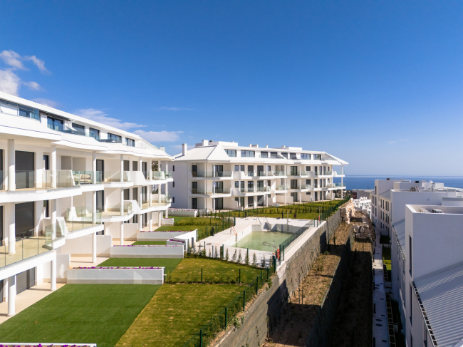 Modern 2 bedroom 2 bathroom apartment in the sought after urbanization Higuerón