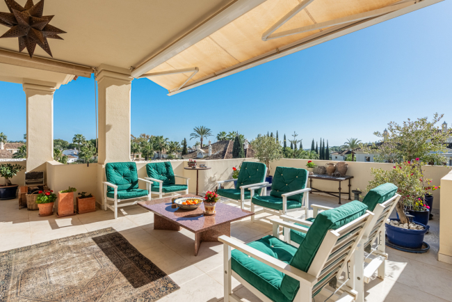 Luxury Penthouse in Las Alamandas, Nueva Andalucía – The Perfect Blend of Elegance and Convenience