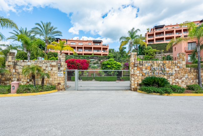 Luxurious Penthouse with Panoramic Views in Royal Flamingos, Benahavis