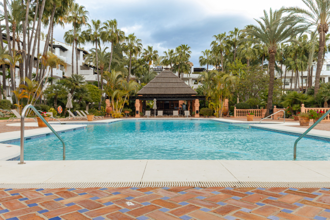 Penthouse Andaluz – A Rare Corner Duplex In Puente Romano