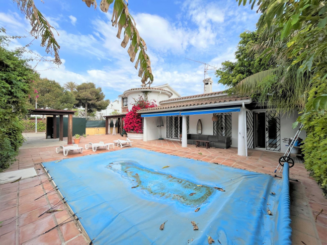 Villa til salgs i El Saladillo, Estepona Øst