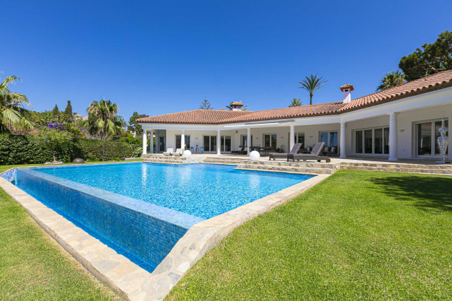 Beautiful, south facing four bedroom Villa located in the sought after area of Hacienda Las Chapas, Marbella
