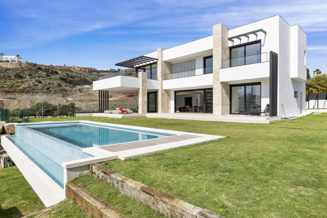 Exklusiv modern ny byggnad Villa i La Alqueria, Benahavís