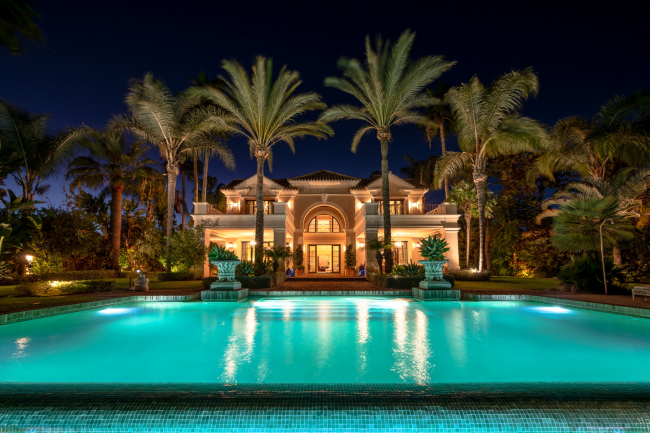 Stunning luxury mansion in Guadalmina Baja for rent, Marbella