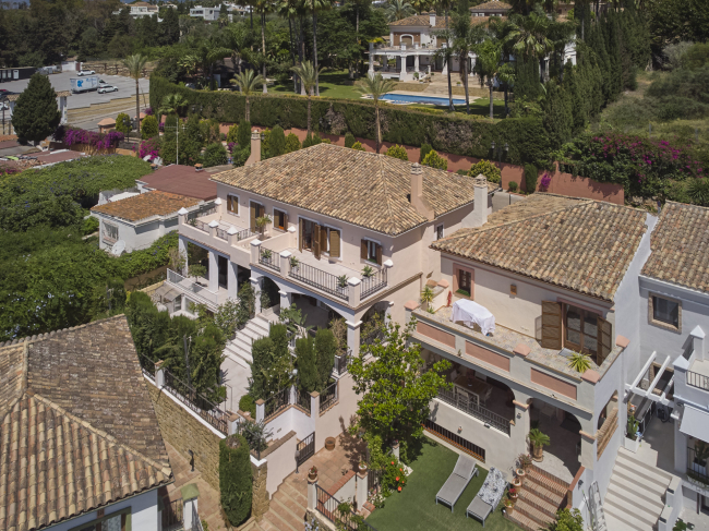 Delvis frittstående hus til salgs i Marbella Golden Mile