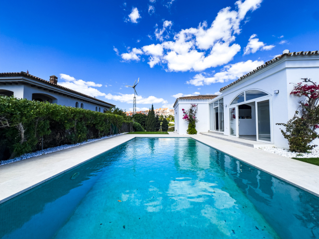 CHARMING AND UNIQUE Luxury Modern Villa