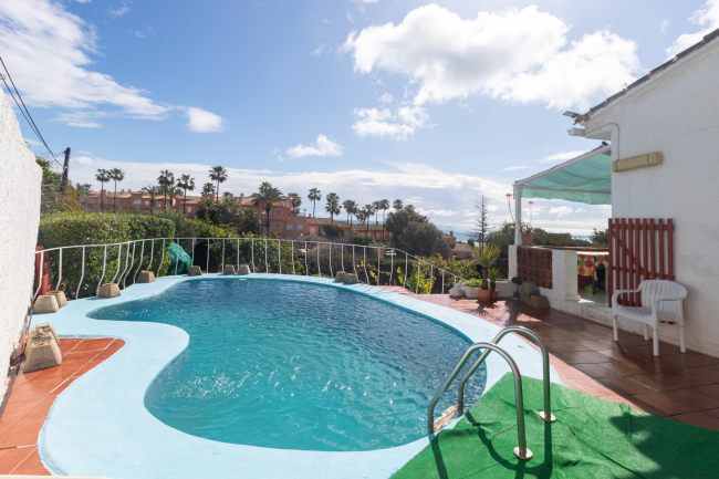 Villa with pool in Urb. Buenas Noches, Estepona