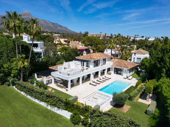 Villa til salgs i Nueva Andalucia, Marbella