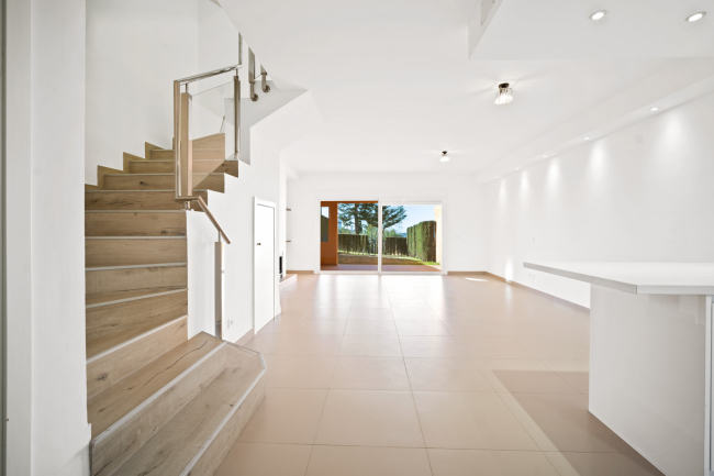 Incredible four bedroom, south west facing townhouse in the gated community, Paraiso Bellevue