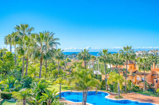 Incredible four bedroom, south west facing townhouse in the gated community, Paraiso Bellevue