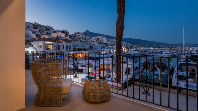Luxury Renovated Frontline Apartment with Panoramic Views in Benabola, Puerto Banús