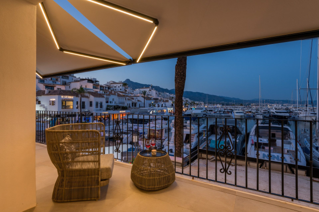 Luksus Renovert Frontline Leilighet med panoramautsikt i Benabola, Puerto Banús
