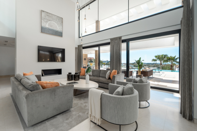 Luxury 5-Bedroom Villa with Panoramic Views in La Alquería, Benahavís